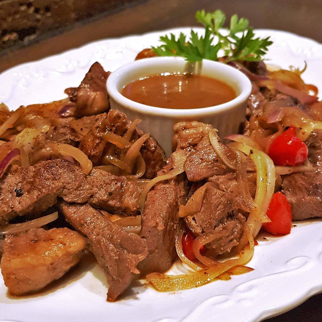 Filé Mignon ao molho Madeira